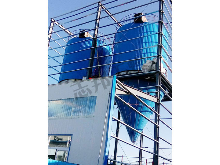 离心巨茎挺进李淑芬的体内视频